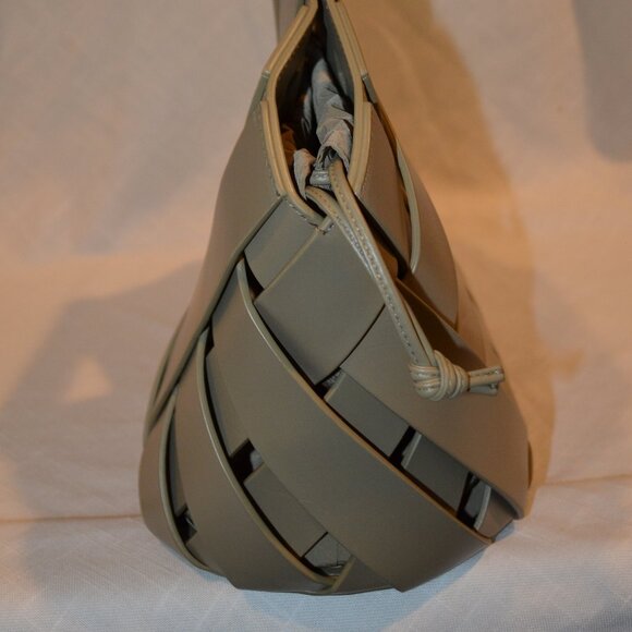 $3700 Bottega Veneta Basil 'Point' Leather Woven Basket Tote Handbag - Picture 5 of 14